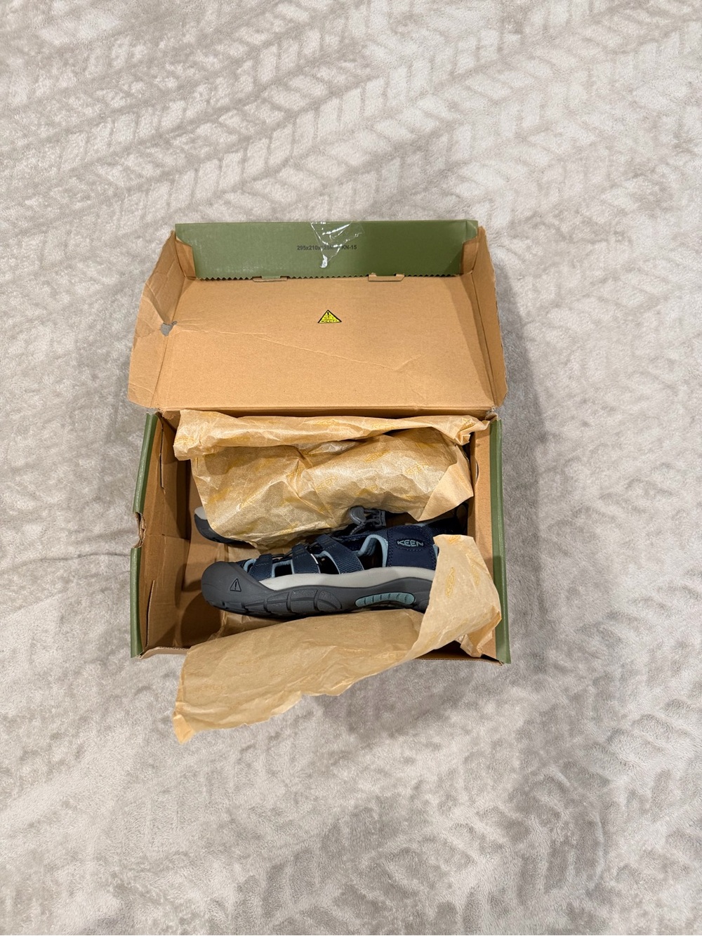 Keen Newport H2 Navy Magnet Hiking Casual Gorpcore Water Sandals Size 8.5 in Box - Picture 6 of 6